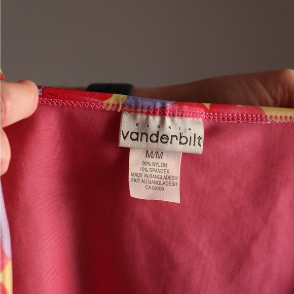 Gloria Vanderbilt pink tank top with printed edges - Picture 2 of 2